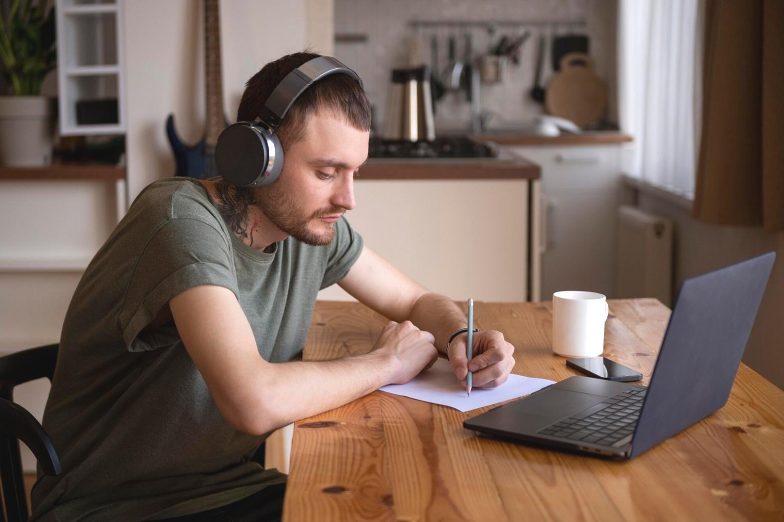 Startup-Team bei der Planung von Finanzierungsstrategien